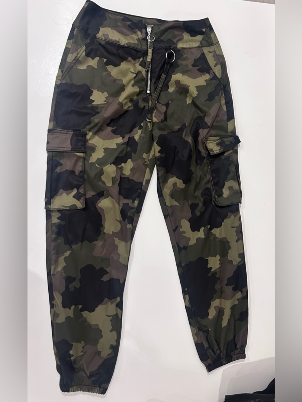 Wild Fable Camo Silky Cargo Pants in Green/Black/Brown (Women’s 4)